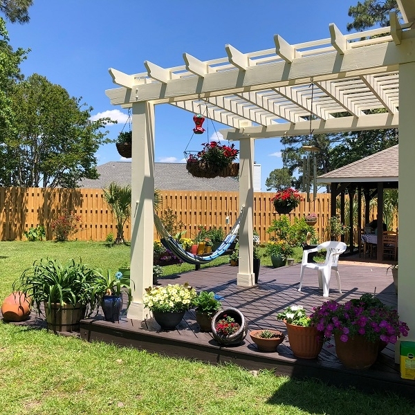 Oak pergolas: the perfect addition to the garden this spring