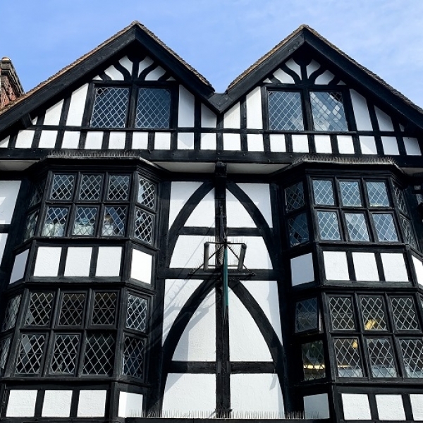 Oak frames: hidden or exposed?
