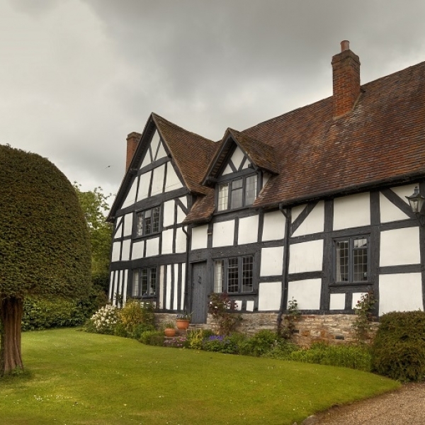 Traditional oak frame houses and buildings – why are they so desirable?