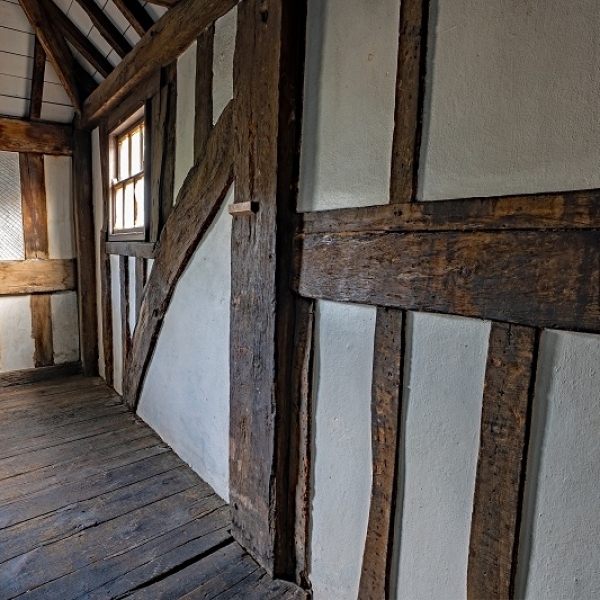 Traditional Oak Beam Architecture vs Modern Architecture