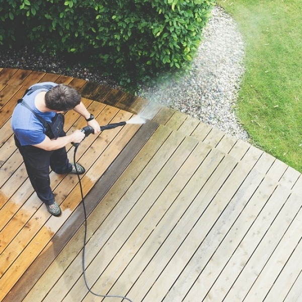 How to clean decking – is a pressure washer safe?